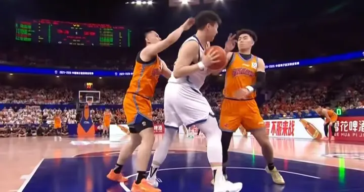 开门红！上海男篮101-90擒广厦，王博一手好牌打稀烂，上海太血性