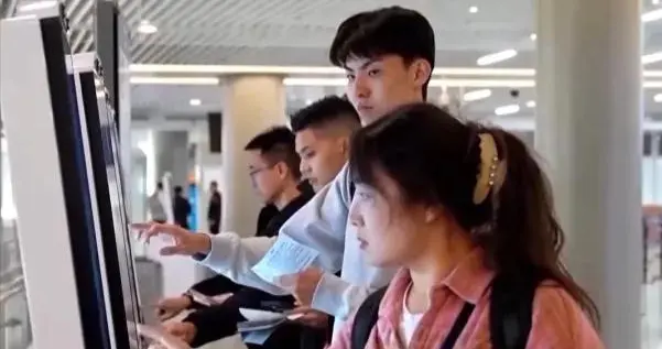 机票座位黑幕曝光！大量优质座位被“锁”，难怪大家挑不到好位置