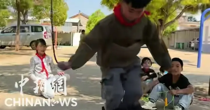 体育课上最“慢”的孩子，遇上最温柔有耐心的老师