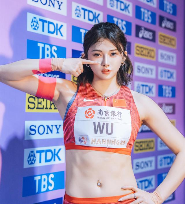 前有吴艳妮、后有孙颖莎，两人分别展示超强核心力量！