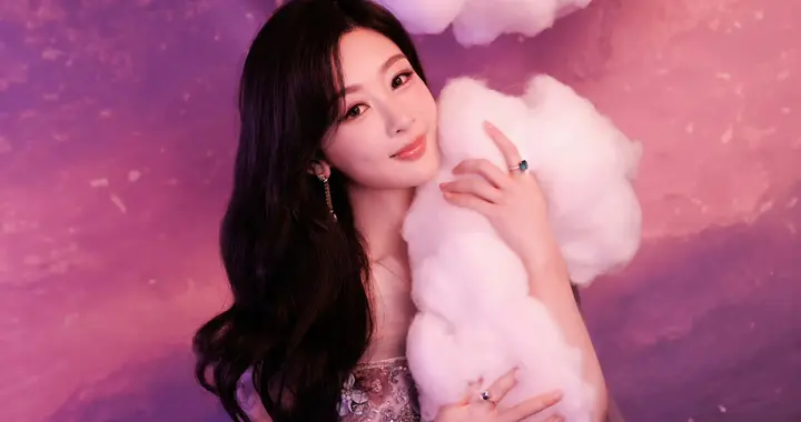 杨紫紫色盛开的花朵