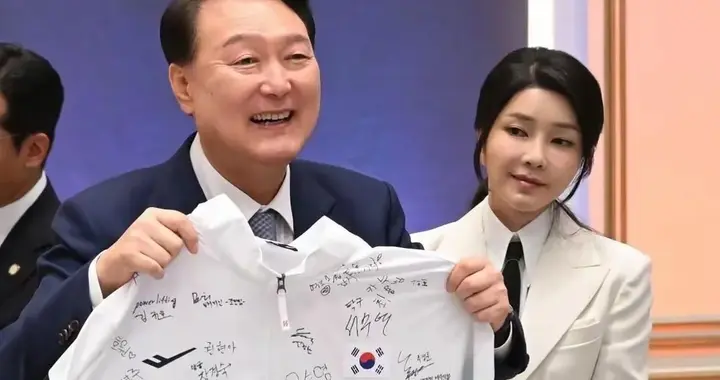 同案不同判！尹锡悦夫妇再次同日出庭受审，法院安保细致到离谱