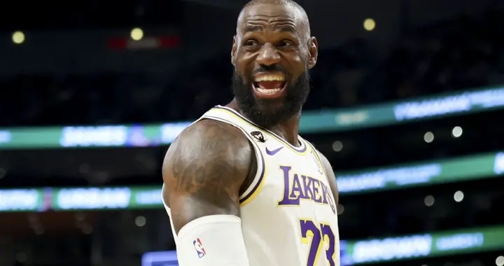 徐静雨:詹姆斯不是龙套依旧是赢球关键 湖人8连胜要争冠了！