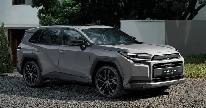 他为什么放弃高配置国产车，最终提了 2026 款 RAV4 荣放双擎？