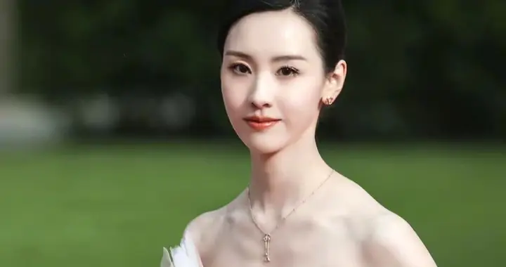 陈都灵