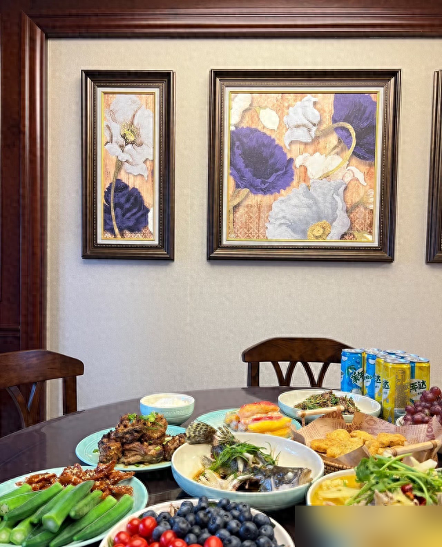 福建夫妇因拒绝过度装修走红，光一个客厅就让无数人效仿，太高级