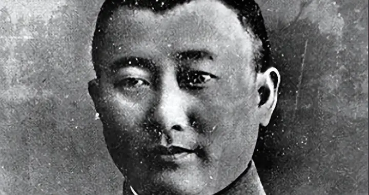 解放军副军长拒授军衔，被彭老总追着打：你连毛主席的话也不听了