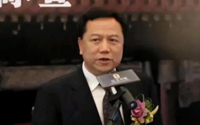 “豪门阔太”王艳，被皇族婆婆当佣人，继子掌掴，遭赌徒丈夫嫌弃