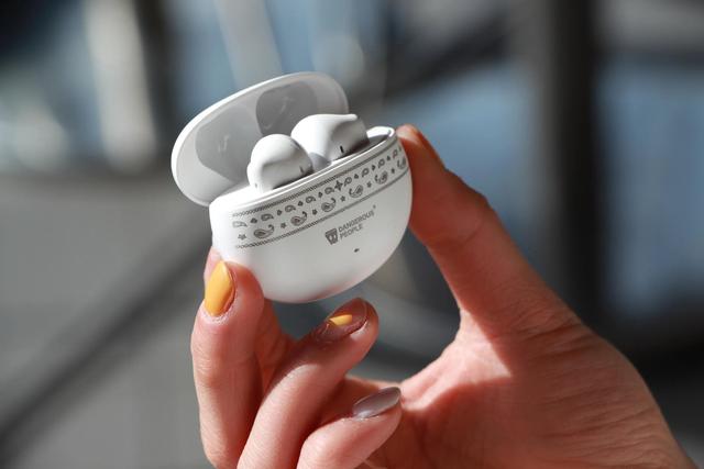 薛之谦潮牌DSP联名！漫步者Q2蓝牙耳机有哪些好功能？