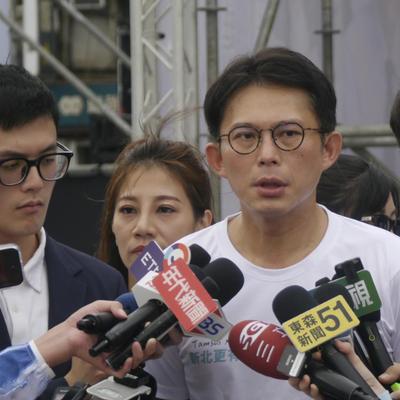 小阿蔓的梦游记：就在刚刚，  台“民主党