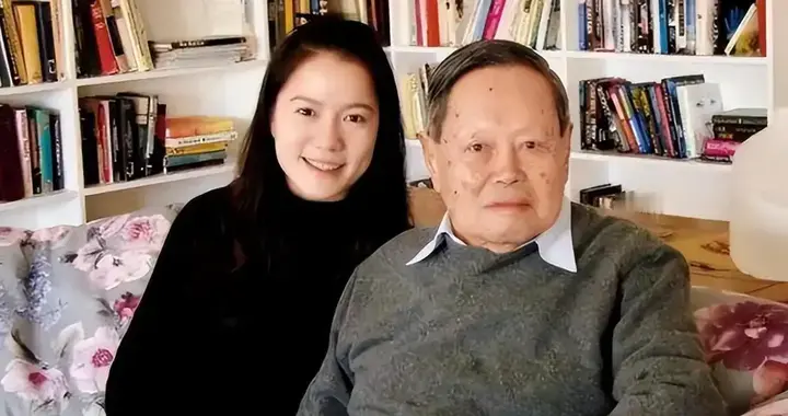杨振宁离世后，翁帆现状曝光：带34箱手稿搬离别墅，明年留学剑桥