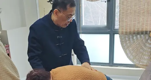 严重腰疼到底是腰突与腰肌劳损？一篇文章教你分清两者区别