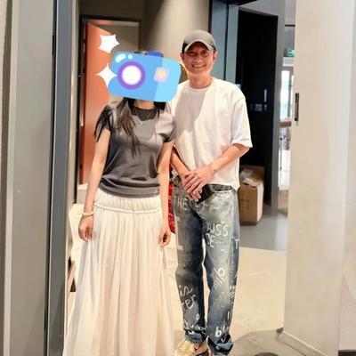 彩虹吃瓜娱乐：文章新店开业第二天，开始捯