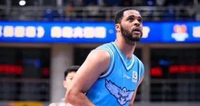 40分钟加4节7人次，青岛队已彻底沦陷，外援拿了接近9成得分