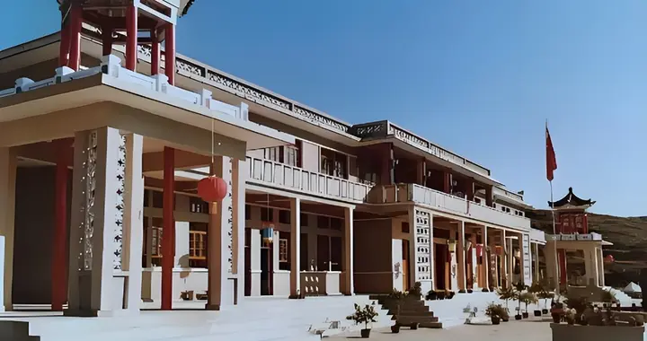 上过人民日报，是全国学习的榜样，最早的宫殿式学校，现在怎样了