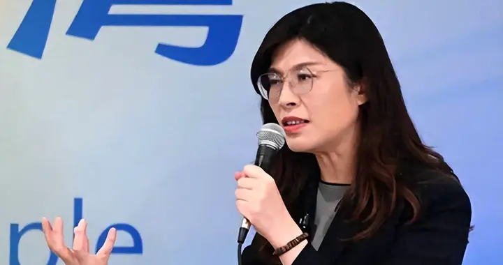 国民党抵京郑丽文遇噩耗，赖清德支持率飙升咋回事？