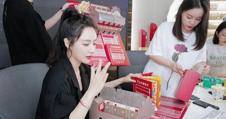 薇娅留下的那个空位，恰恰说明了女主播想要做好真的很难