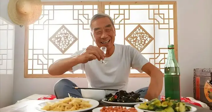 研究得出：每天都要喝酒的人，大多到了65岁后，身体或承担6后果