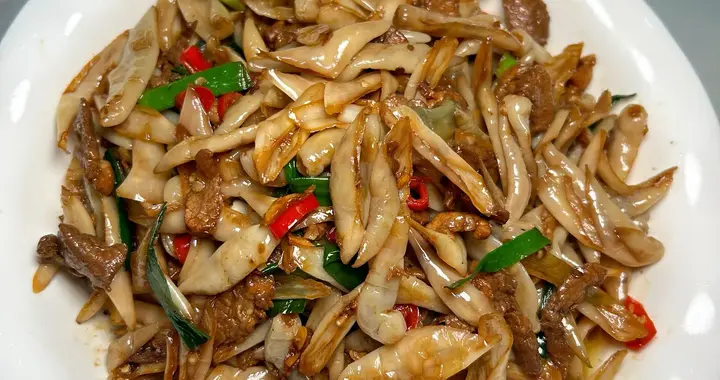 白辣椒炒肉：咸香鲜辣超下饭