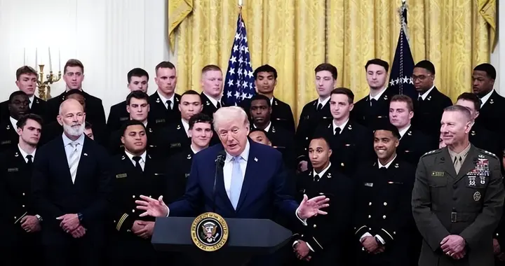 美媒爆料，特朗普不想跟黑人女军官“站在一起”，五角大楼忙否认