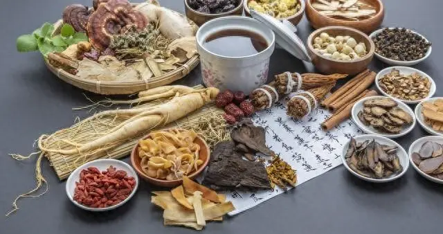 讲故事：名老中医来春茂行医70余年，以七子地黄丸补肾治疗白内障