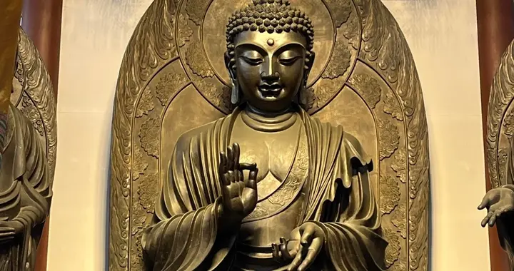 清风拂山，明月照心：一份无争之境的生存美学