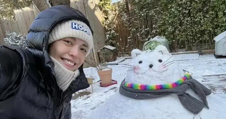 姚晨在家堆雪人悼念去世的猫咪！12岁儿子当摄影师，给流浪猫建屋