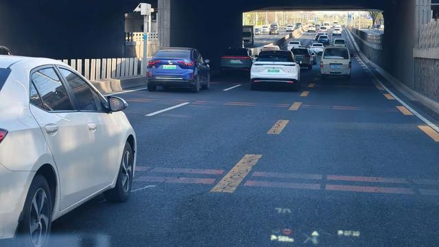 佛系青年争：一抬头，都是队友。