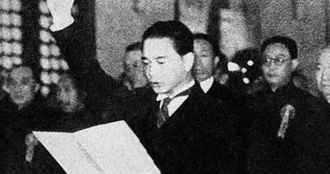 蒋介石下令炸开汪精卫之墓，发现他身上放着一张纸条，写了何内容