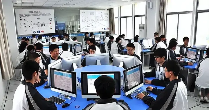 985大学毕业生有话说：进入社会才知道，学历其实不是最重要的