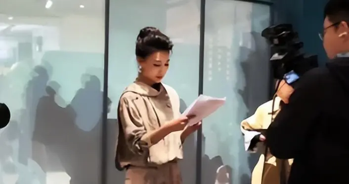 李梓萌风波大反转！同事曝光现状，离开央视传闻这下终于真相大白