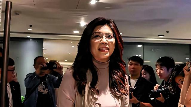 海哥娱乐：这是我最服的女人，没有并列。