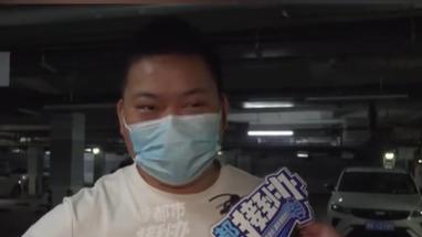 已经隔世：河南新密，男子开着自己的新车