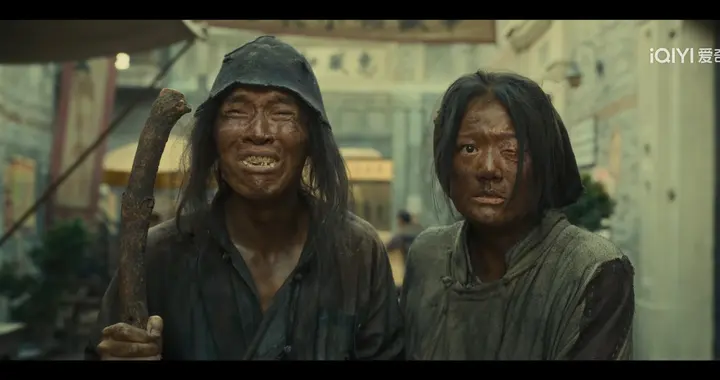 《八千里路云和月》丁玉娇带老太爷回家，看到两个人既憎恨又心疼