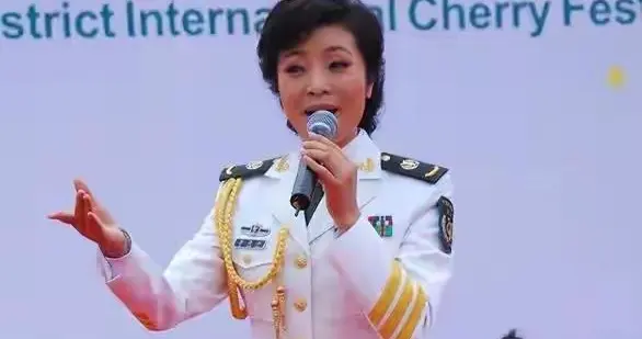 60岁正师级歌唱家至今未婚，坦言遗憾不后悔，你怎么看？