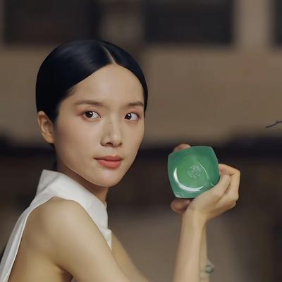 彩虹吃瓜娱乐：李思潼贴头皮发型暴露了短板