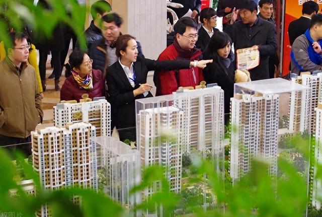 业内人透露：最近2年，最好不要随便拿钱买新房，原因很现实！