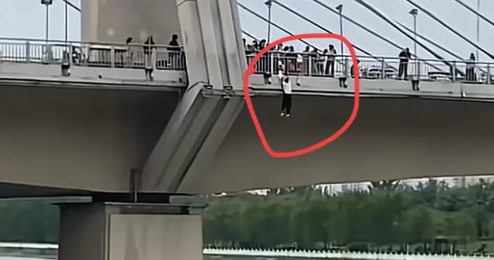 悲剧再现，23岁小伙跳河轻生，原因曝光，令人痛心！