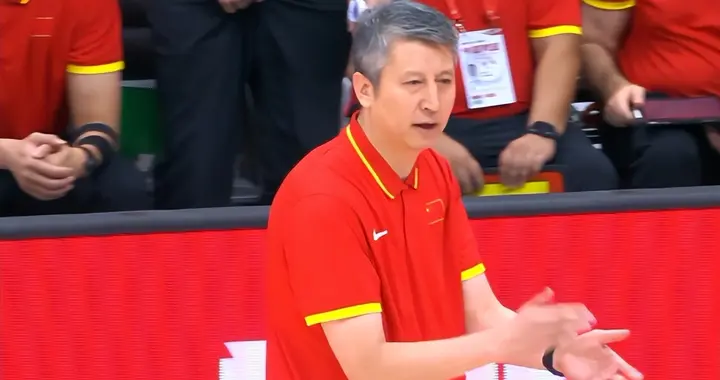 中国男篮输新西兰，看看媒体专家怎么说！后卫能力差，弱侧没战术