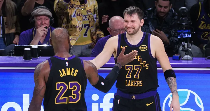 詹皇隐身！东契奇38 分也救不了，湖人 21 失误在主场遭太阳暴打