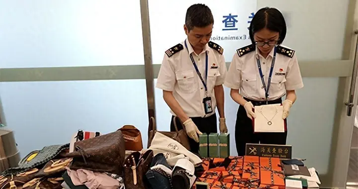 几乎全是假货！利润高达2400%，为何消费者还前赴后继争相购买？