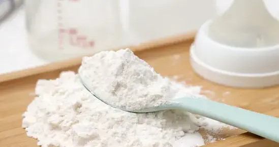 假奶粉流窜全国，谁在拿孩子的生命开路？
