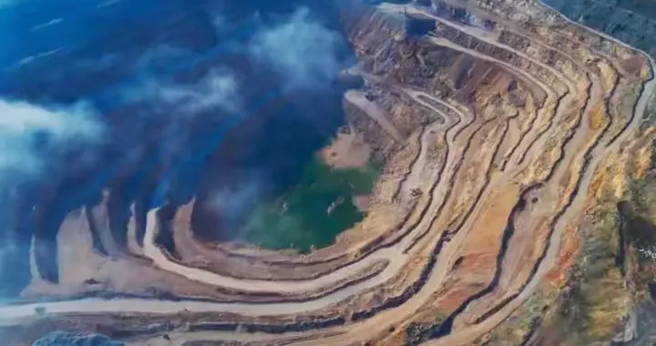 中国稀土太子爷的奢靡生活：90万一顿饭，父子俩挥霍上百亿资产