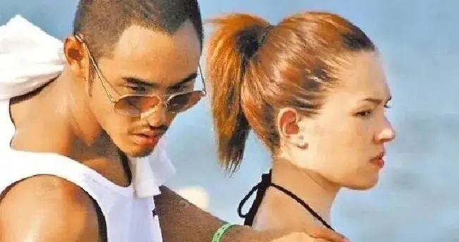 曝42岁阮经天与新女友共度春宵数周，对方为内地富家女，身材火辣