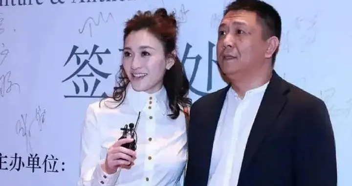 李小冉官宣离婚，曝与老公徐佳宁分居两年，去年11月办完离婚手续