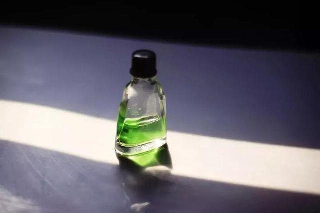 睡前滴一点风油精在肚脐，好处多多？真的吗