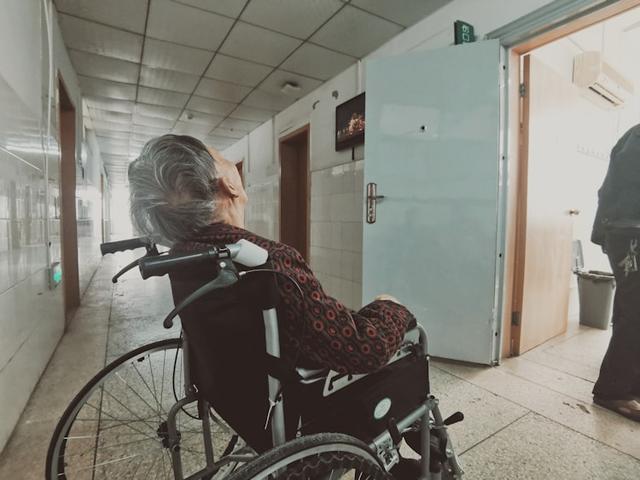 父母老了，我也累了，谁为我的父母养老？我又该如何老去？