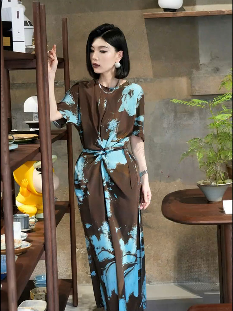 独特漂亮绝美气质高级感连衣裙女2025年夏季新款今年流行爆款裙子