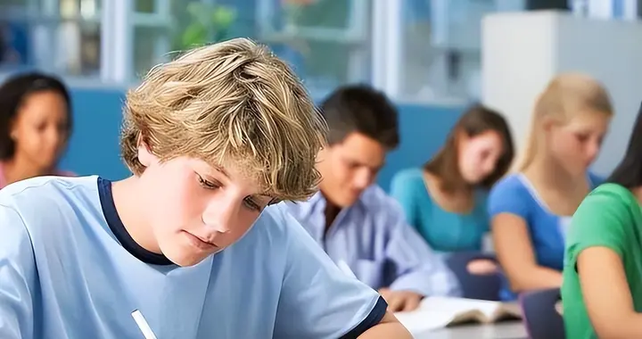 美国网友集体破防：中文才是高级语言，对英语简直是降维打击