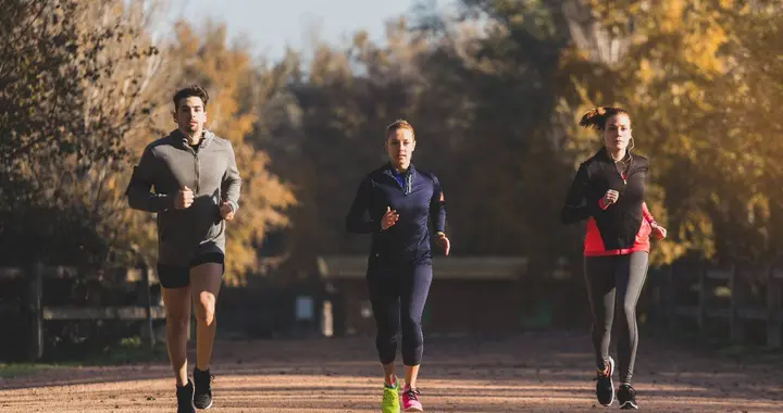 六十多岁还在坚持跑步的人，最后都怎么样了？